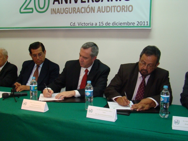 FIRMA DE CONVENIO ENTRE COMISIÓN DE DERECHOS HUMANOS Y COBAT