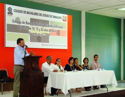 ENTREGA DE BASES SINDICALES Y ESTÍMULOS DOCENTES.