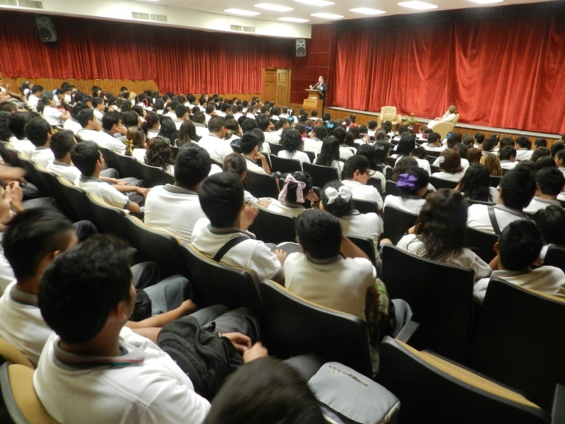 Brinda Conferencia el Dr. Ramón Durón Ruíz, a alumnos del Plantel 05 Victoria