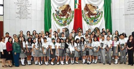ALUMNOS DEL COBAT  VISITAN CONGRESO DEL ESTADO