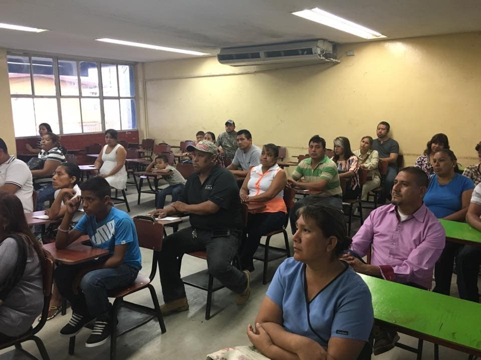 Se realiza reunión con padres de familia de alumnos de primer semestre en los Centros Educativos COBAT.