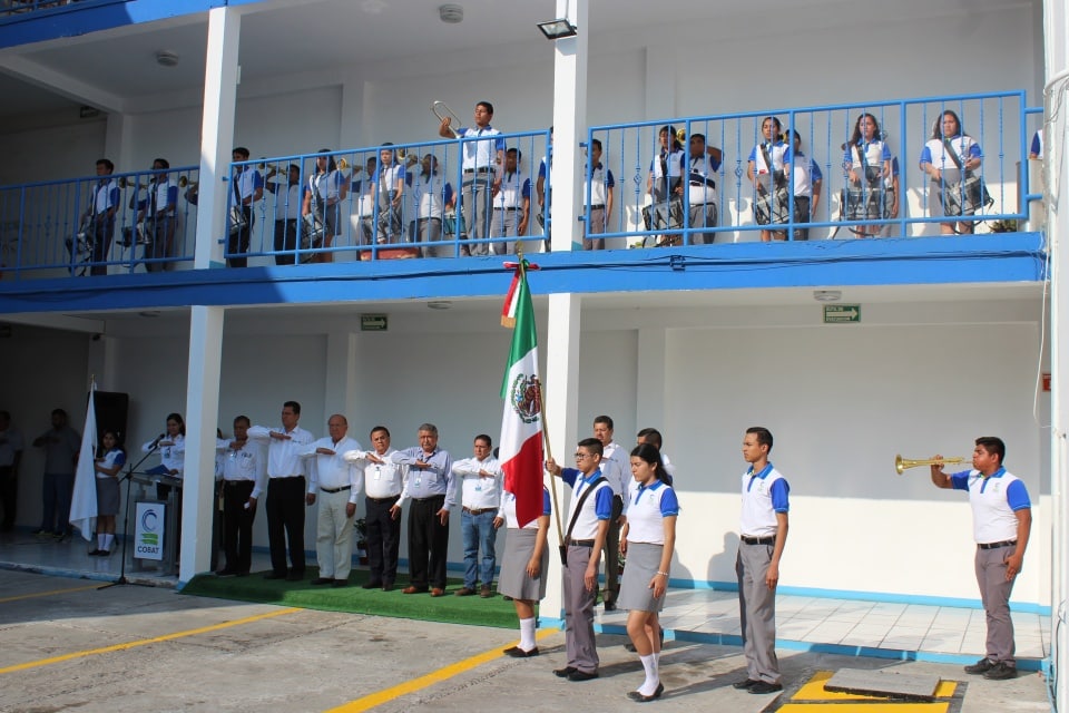 DESPUÉS DE CASI 18 AÑOS, SE RETOMAN HONORES A LA BANDERA EN OFICINAS CENTRALES DE COBAT