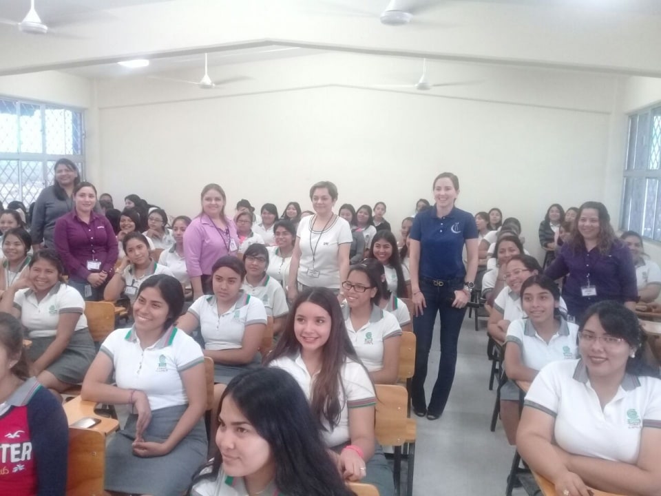 DAN CONFERENCIAS A ALUMNAS DEL PLANTEL 18 DE CIENCIA Y TECNOLOGÍA