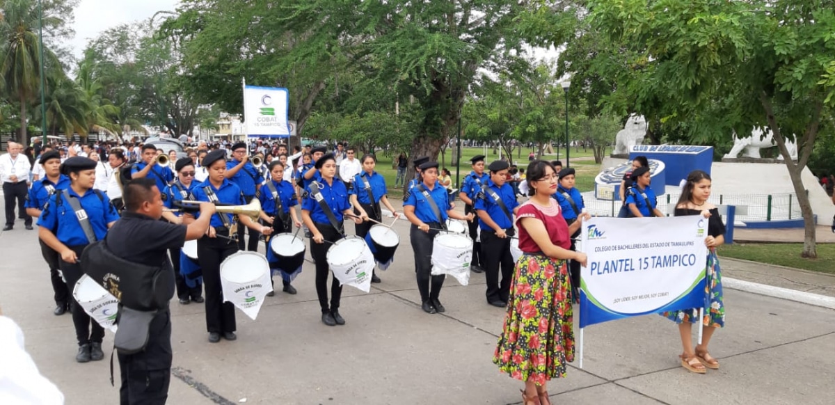 PARTICIPA COLEGIO DE BACHILLERES EN DESFILE DEL 20 DE NOVIEMBRE