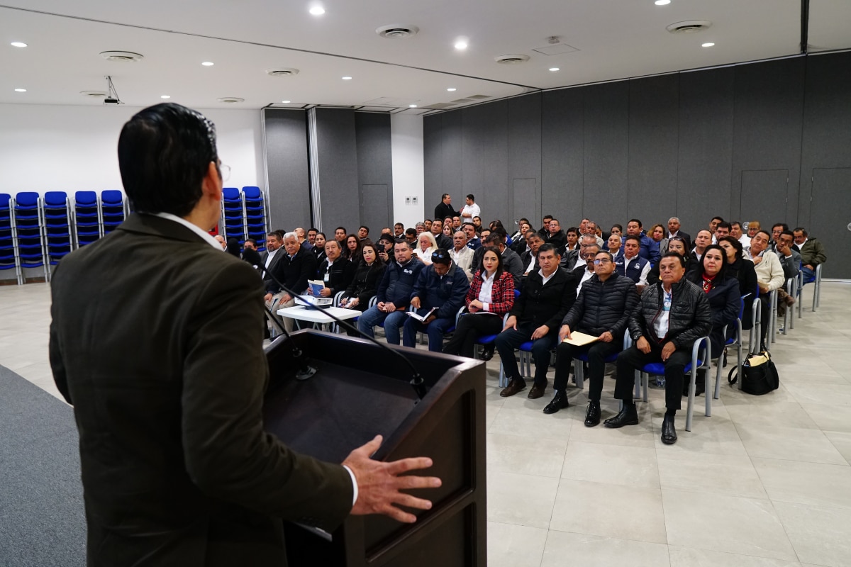 Preside Director General asamblea para evaluar estrategias educativas