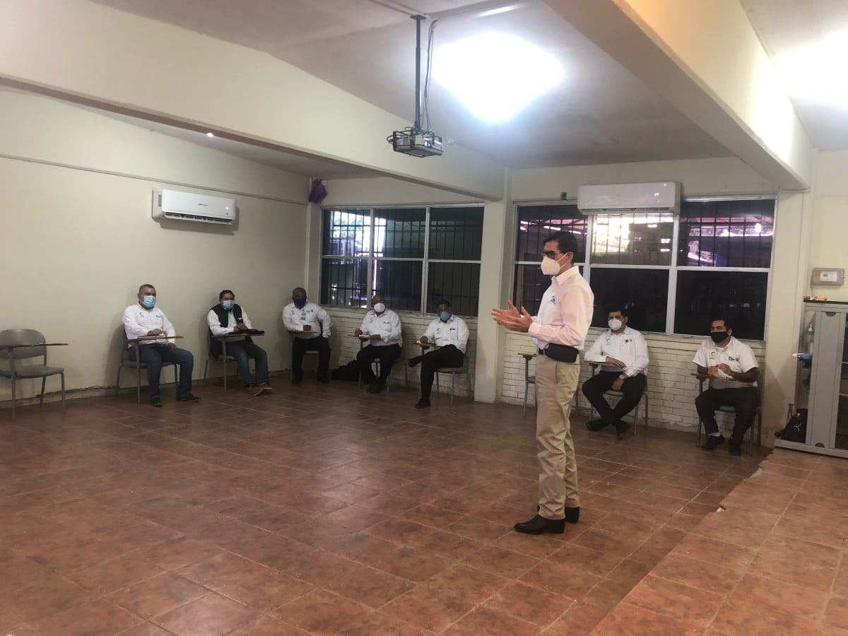 DIRECTOR GENERAL PRESIDE REUNIÓN CON DIRECTIVOS DE LA ZONA 3